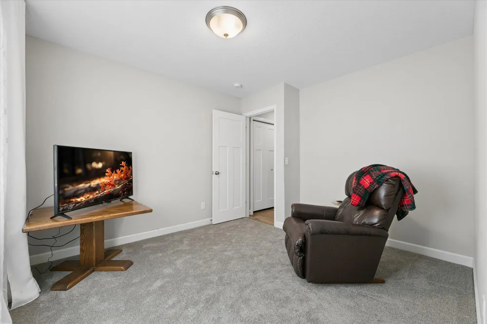 6049 Iris Lane Rockford, MN 55373
