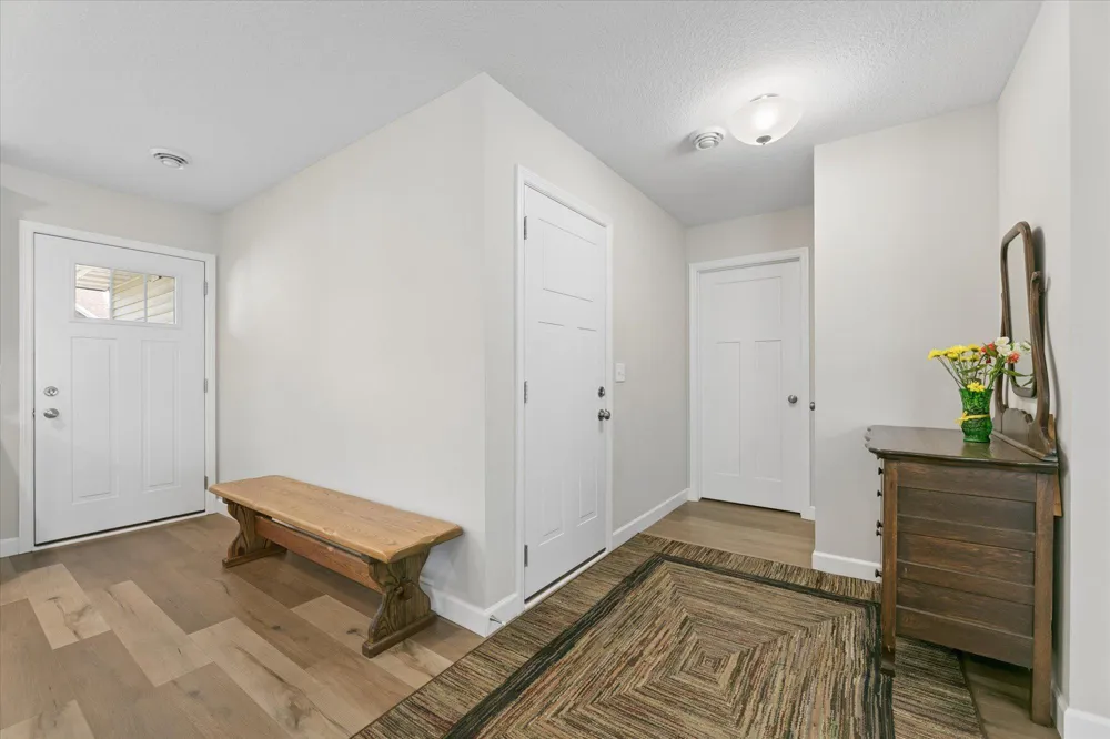 6049 Iris Lane Rockford, MN 55373
