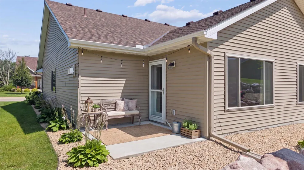 6049 Iris Lane Rockford, MN 55373