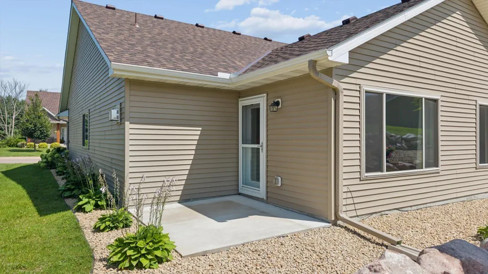 6049 Iris Lane Rockford, MN 55373