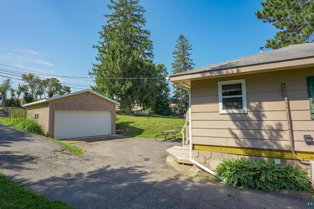 512 2nd Street Tower, MN 55790