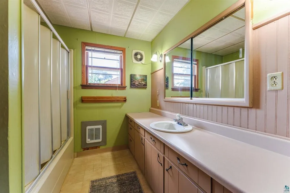 512 2nd Street Tower, MN 55790