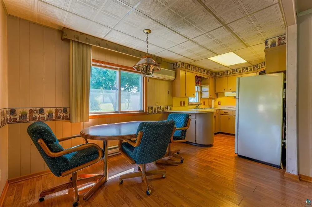 512 2nd Street Tower, MN 55790