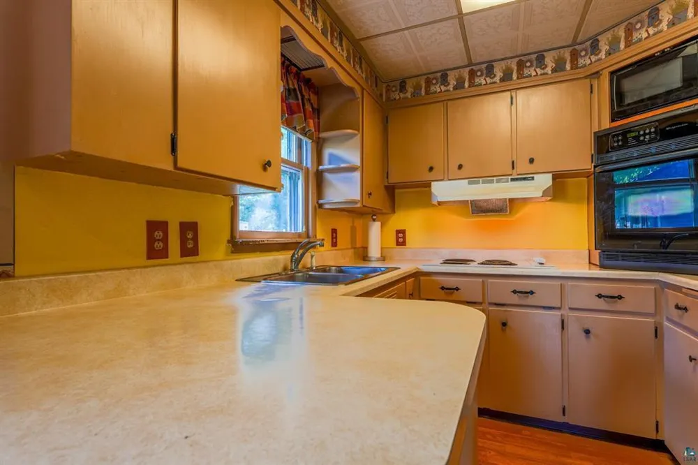 512 2nd Street Tower, MN 55790