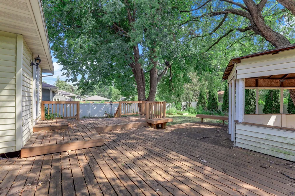 1866 Shryer Avenue W Roseville, MN 55113