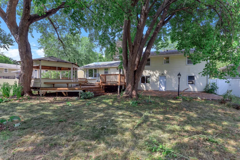 1866 Shryer Avenue W Roseville, MN 55113
