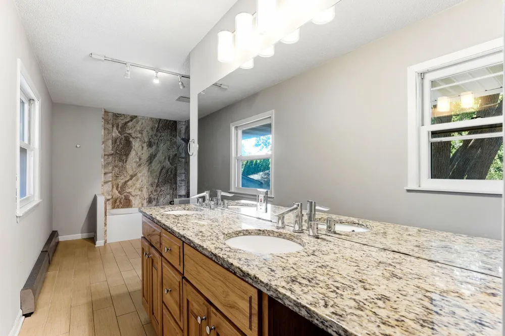 1866 Shryer Avenue W Roseville, MN 55113