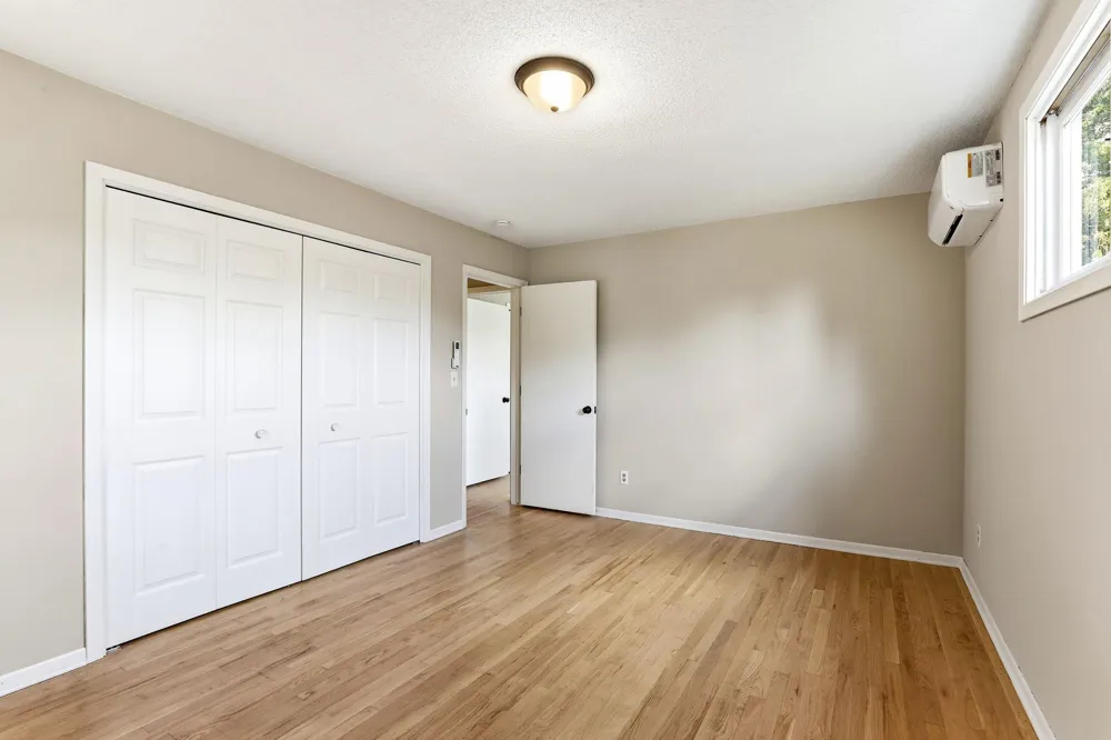 1866 Shryer Avenue W Roseville, MN 55113