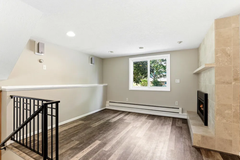 1866 Shryer Avenue W Roseville, MN 55113