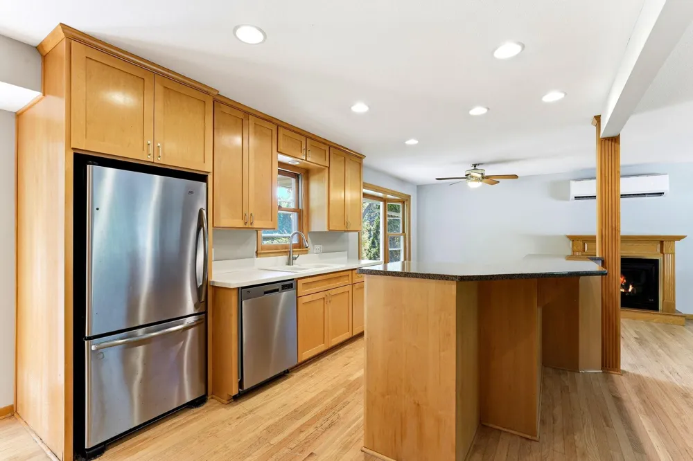 1866 Shryer Avenue W Roseville, MN 55113