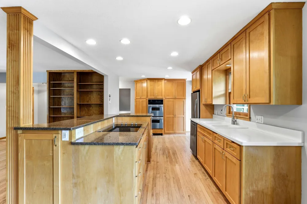 1866 Shryer Avenue W Roseville, MN 55113