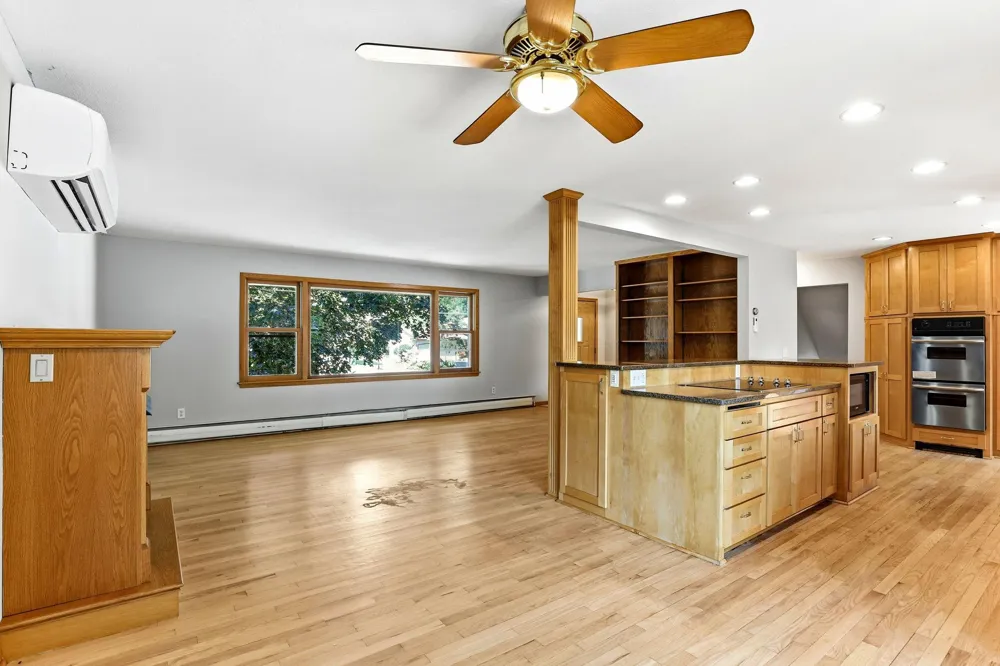 1866 Shryer Avenue W Roseville, MN 55113