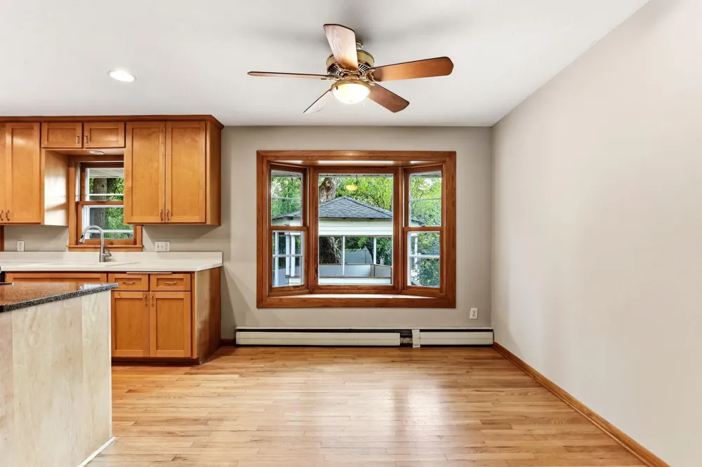 1866 Shryer Avenue W Roseville, MN 55113