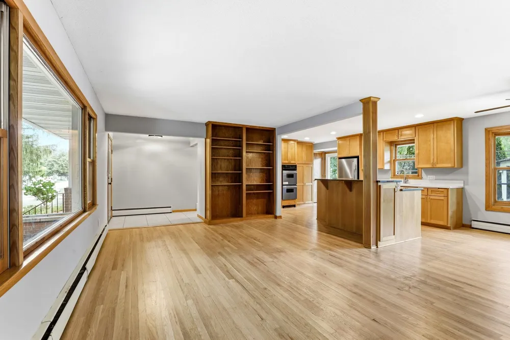 1866 Shryer Avenue W Roseville, MN 55113