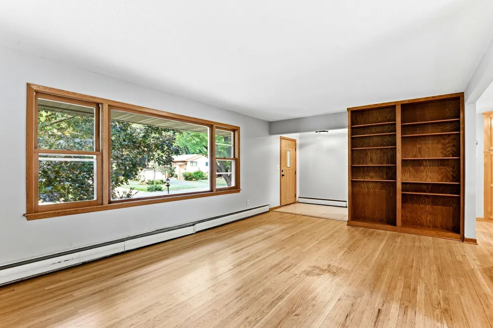 1866 Shryer Avenue W Roseville, MN 55113