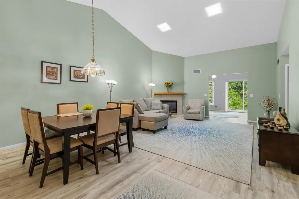 7856 Heinbuch Trail Woodbury, MN 55125