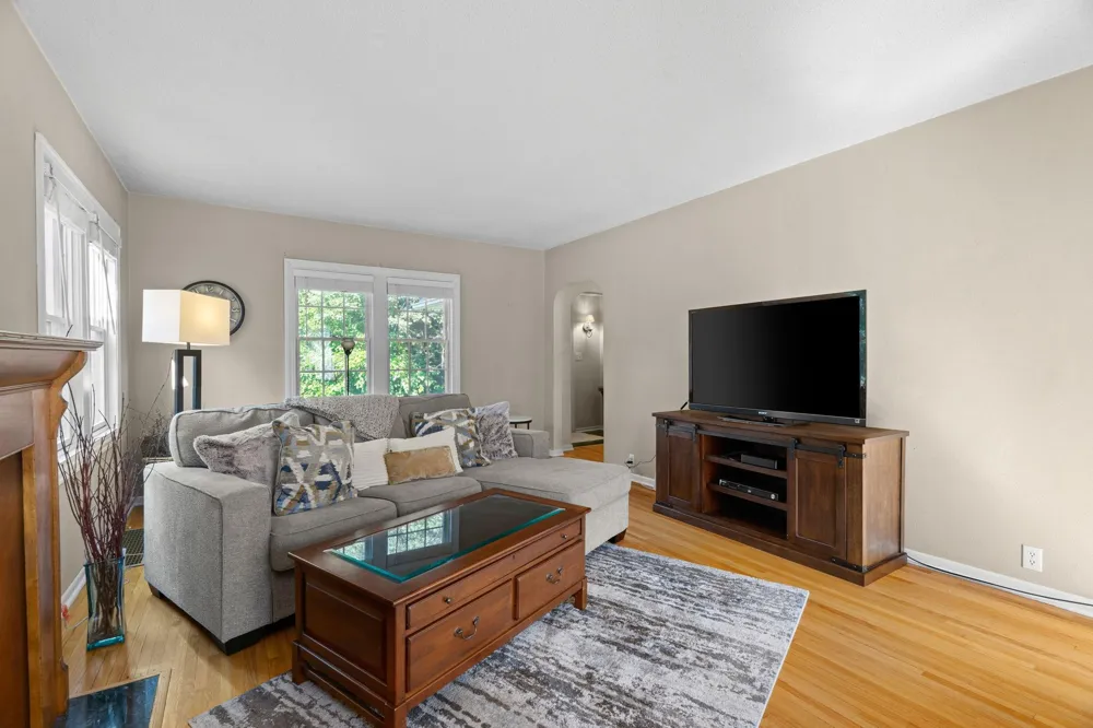 3213 County Road 101 S Minnetonka, MN 55391