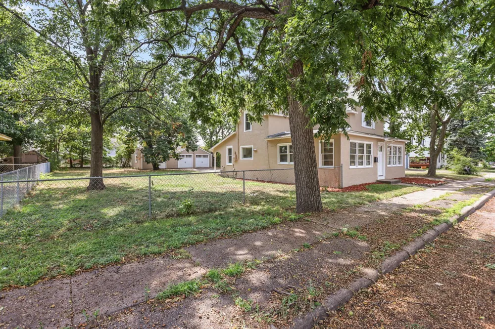 614 Jackson Street Anoka, MN 55303