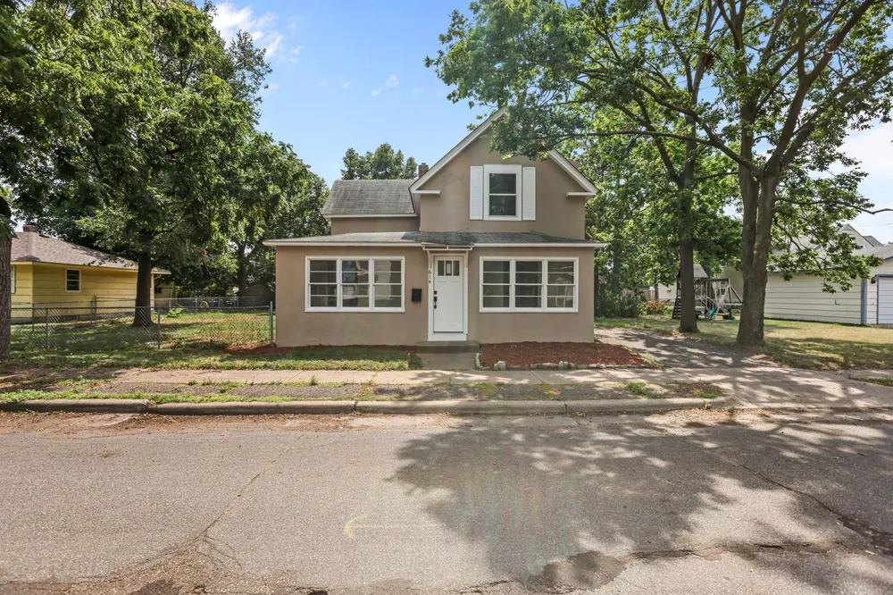614 Jackson Street Anoka, MN 55303