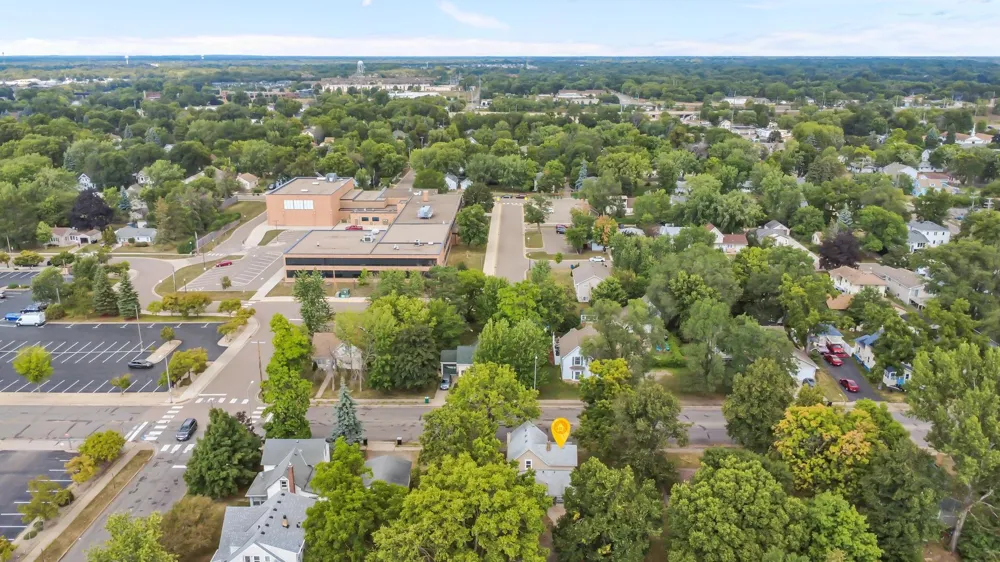 614 Jackson Street Anoka, MN 55303