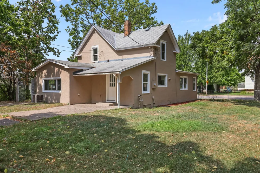 614 Jackson Street Anoka, MN 55303