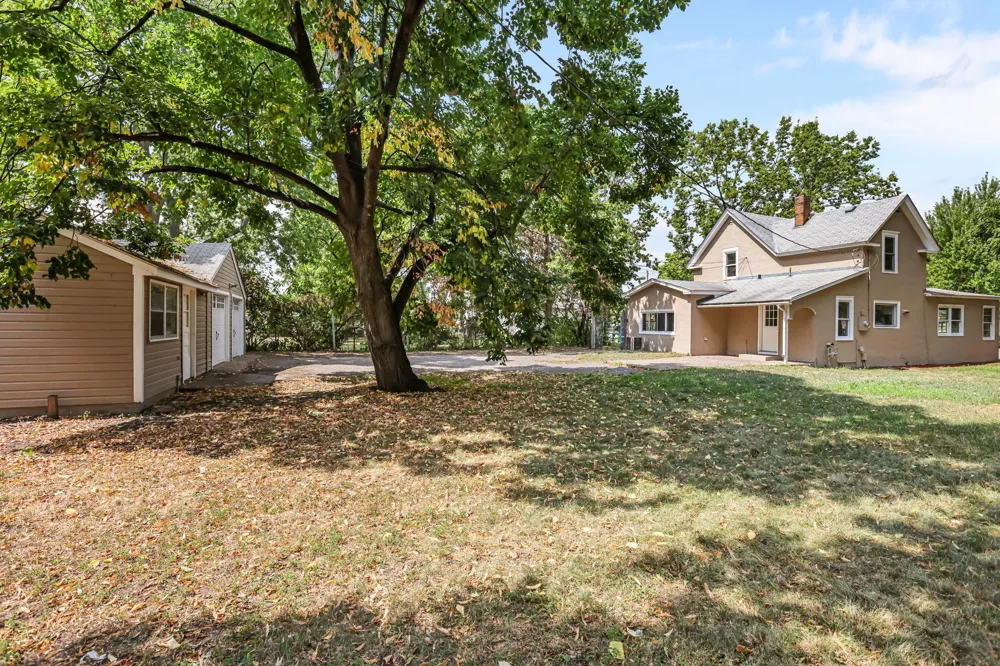 614 Jackson Street Anoka, MN 55303
