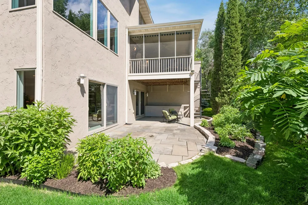 1329 Waterford Drive Golden Valley, MN 55422