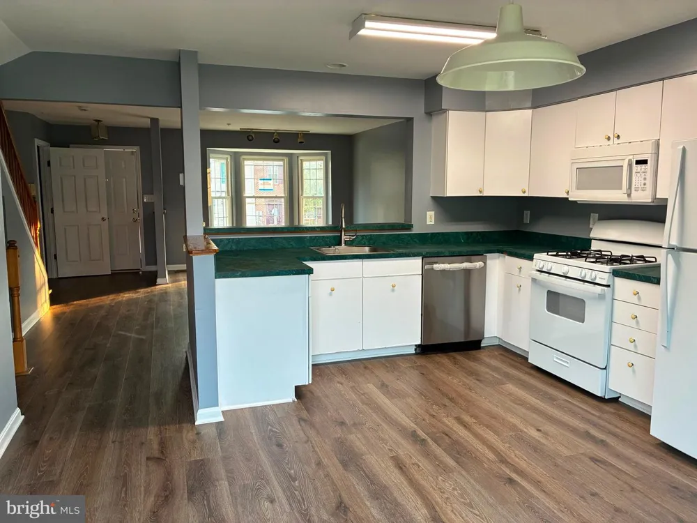 746 VILLAGER CIRCLE Baltimore, MD 21222