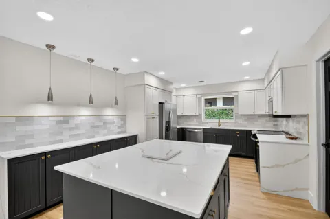 1221 Singer Drive