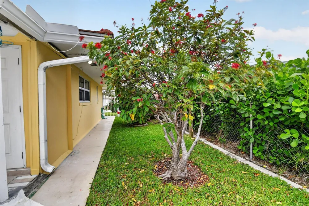 1221 Singer Drive Singer Island, FL 33404