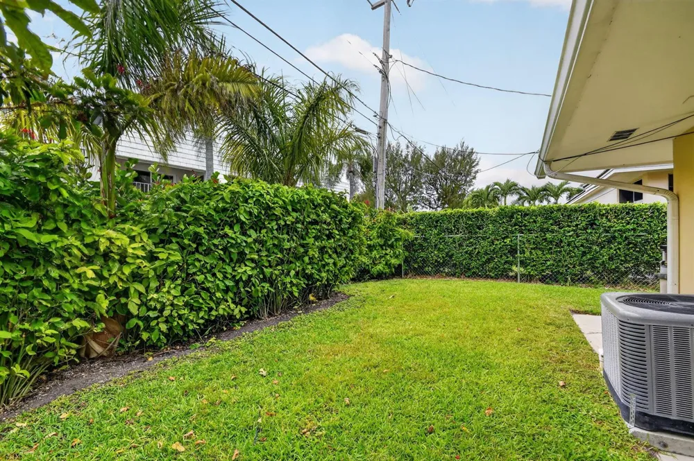 1221 Singer Drive Singer Island, FL 33404