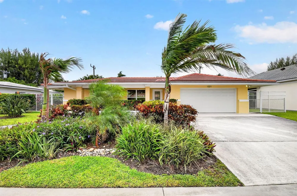1221 Singer Drive Singer Island, FL 33404