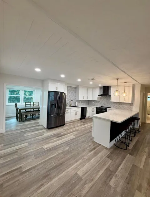 511 SW NORTH RIVER POINT DRIVE