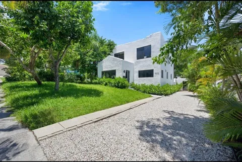 823 33RD STREET