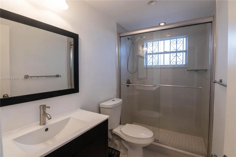 1750 W 46th St #521 Hialeah, FL 33012