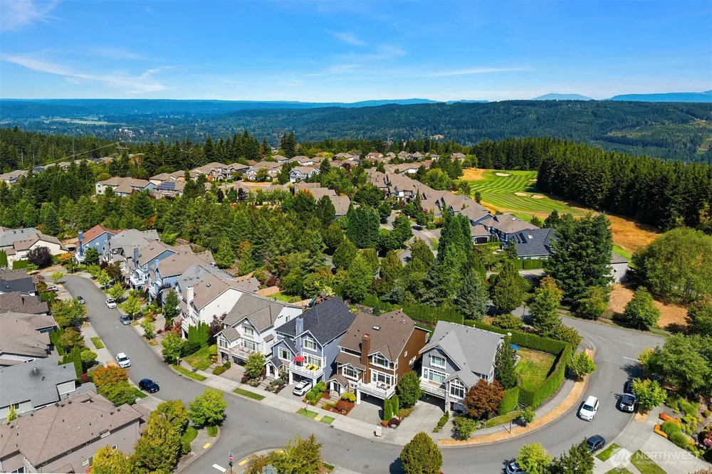 6910 Pinehurst Avenue SE Snoqualmie, WA 98065