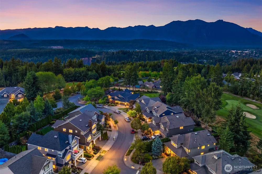 6910 Pinehurst Avenue SE Snoqualmie, WA 98065