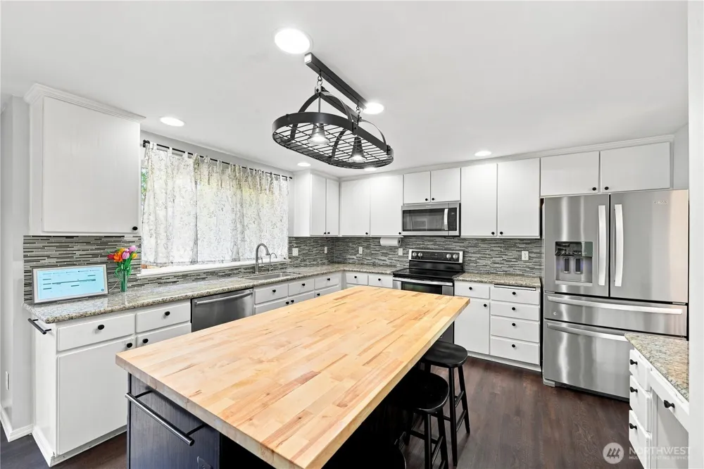 1221 85th Drive NE Lake Stevens, WA 98258