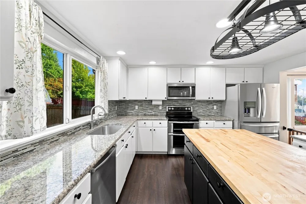 1221 85th Drive NE Lake Stevens, WA 98258