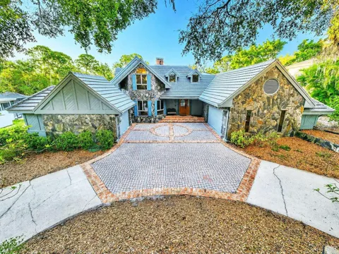 3522 SHORELINE CIRCLE