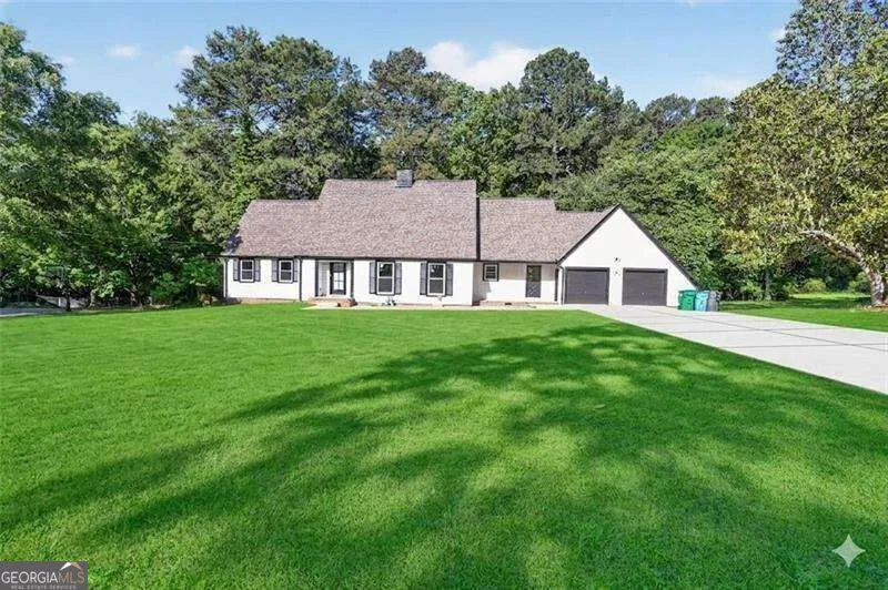 2223 Angela DR SW Lilburn, GA 30047