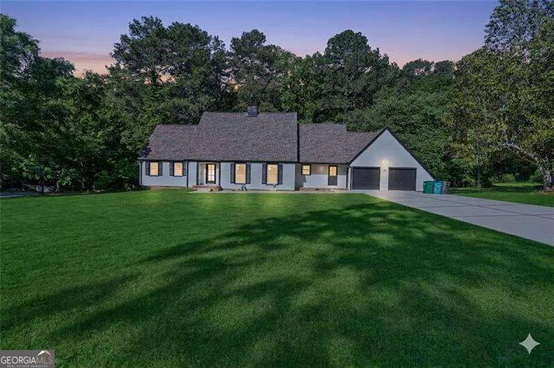 2223 Angela DR SW Lilburn, GA 30047