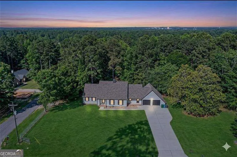 2223 Angela DR SW Lilburn, GA 30047