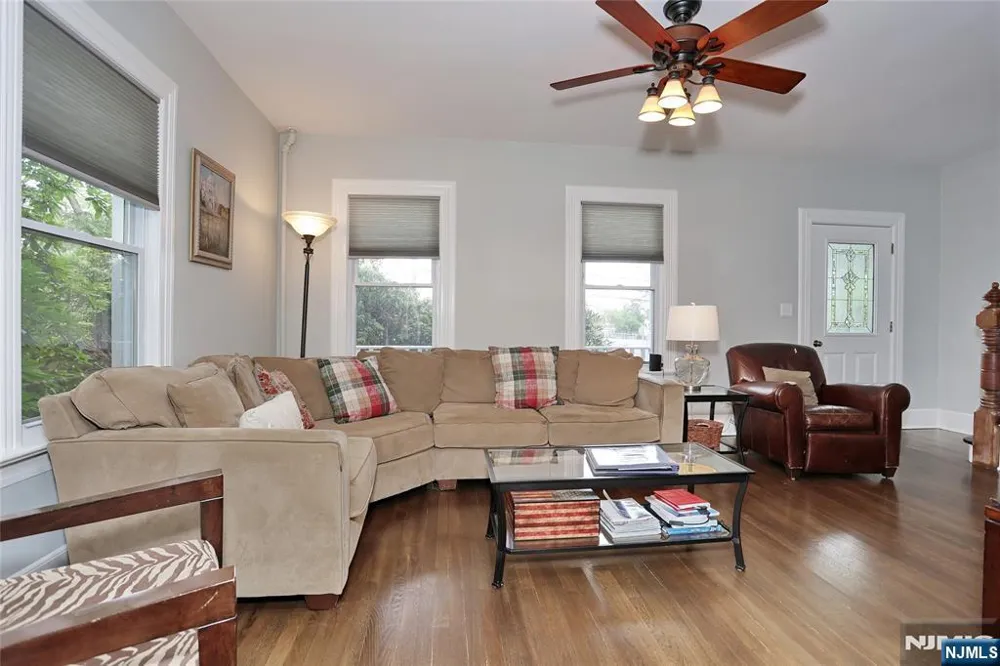 142 Wyckoff Avenue Waldwick, NJ 07463