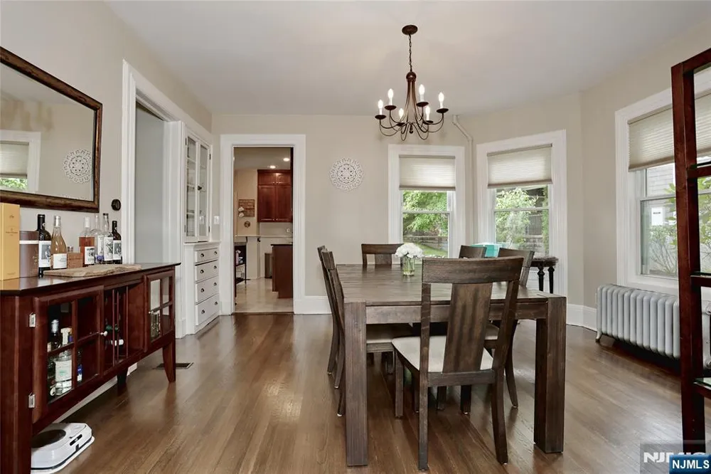 142 Wyckoff Avenue Waldwick, NJ 07463
