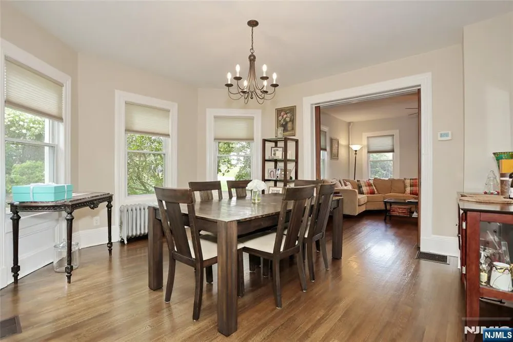 142 Wyckoff Avenue Waldwick, NJ 07463