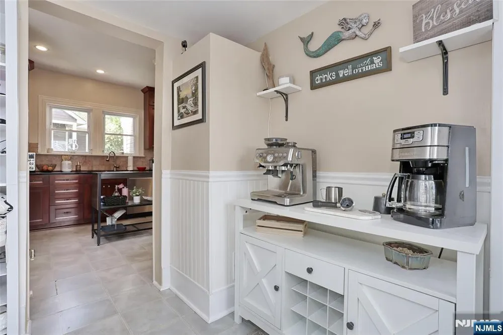 142 Wyckoff Avenue Waldwick, NJ 07463