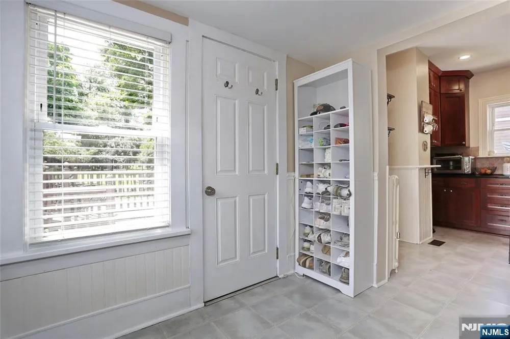142 Wyckoff Avenue Waldwick, NJ 07463