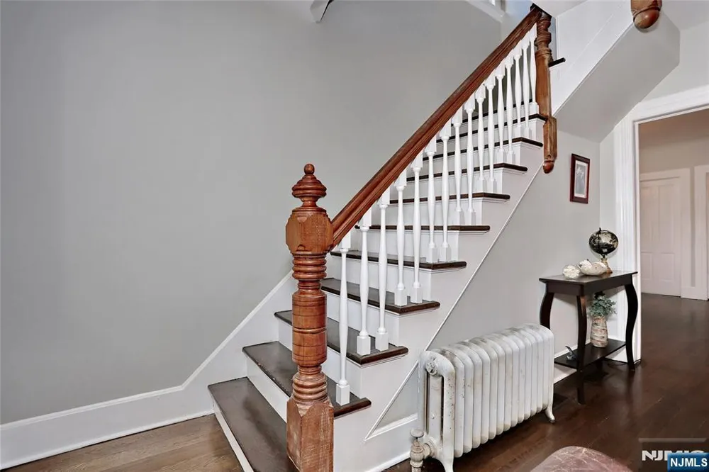 142 Wyckoff Avenue Waldwick, NJ 07463