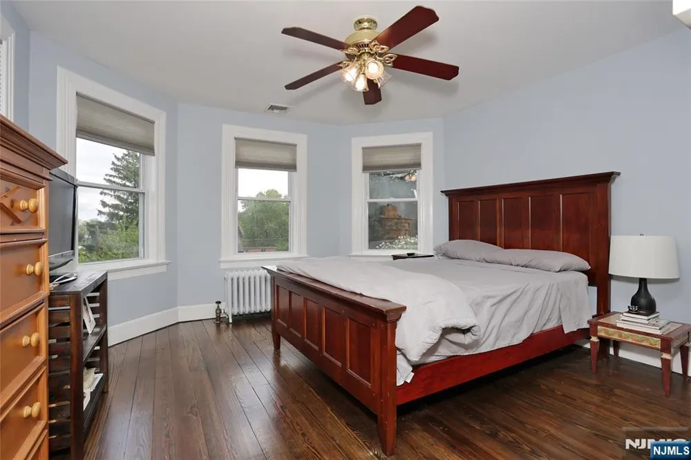 142 Wyckoff Avenue Waldwick, NJ 07463